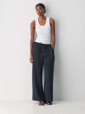 Aritzia Lodge Pant sz Medium Short